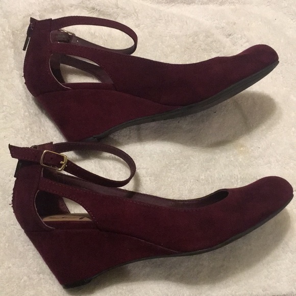 American Rag Cie Wine cut out Mary Jane Wedge - Picture 4 of 4